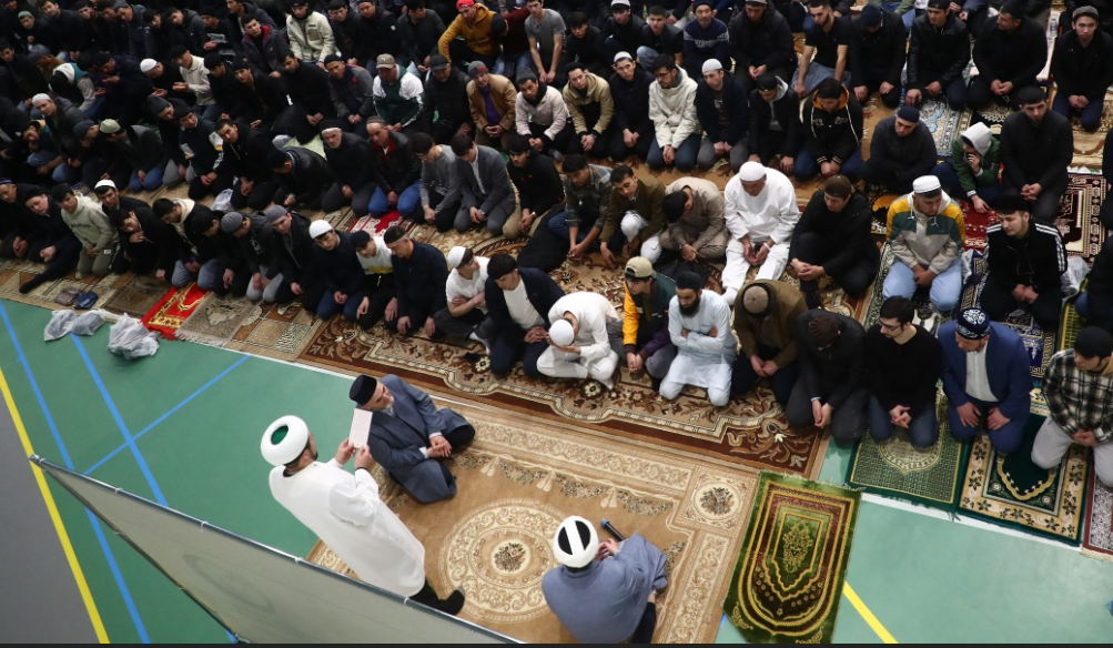 В  Ураза-байрам на Кузбассе в мечетях собралось около 20 000 мусульман