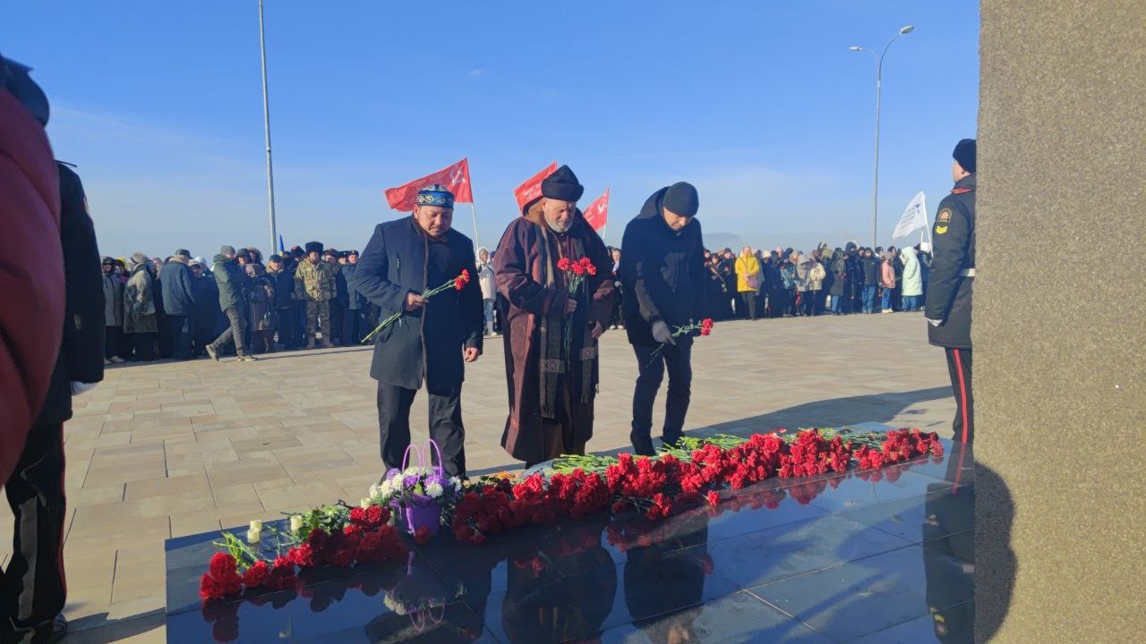 83-я годовщина Сталинградской победы: возложение цветов в Волжском